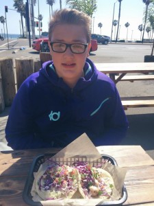 Kanen Rossi Lunch at the beach 